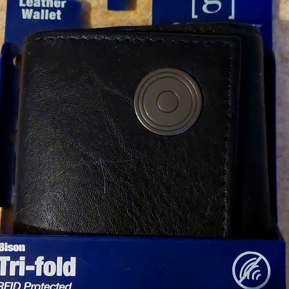 NWT Men's Leather Trifold Wallet